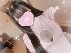 肨